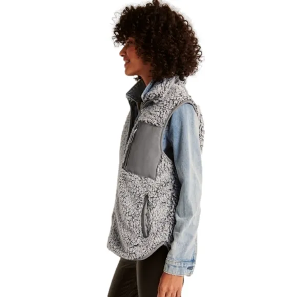 ABERCROMBIE &amp; FITCH Cloud Sherpa Vest Size XSMALL