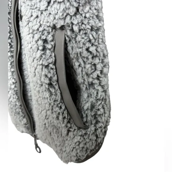 ABERCROMBIE &amp; FITCH Cloud Sherpa Vest Size XSMALL