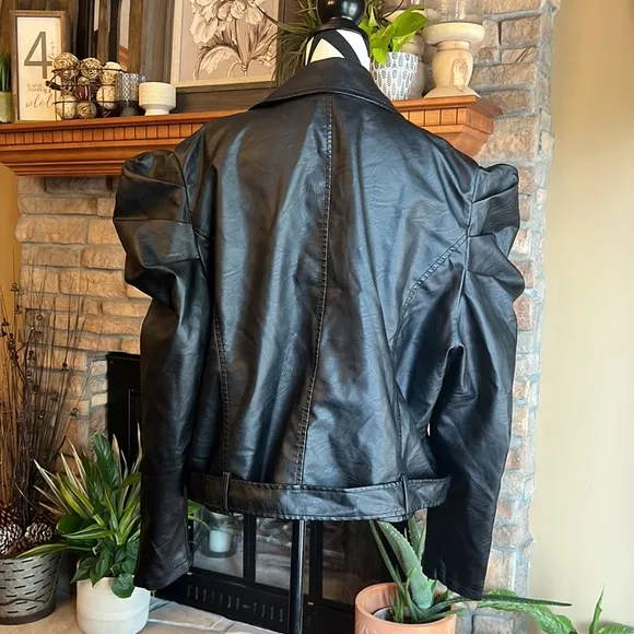 Azalea Wang‎ Menneli Puff Sleeve Faux Leather Crop Jacket in Black