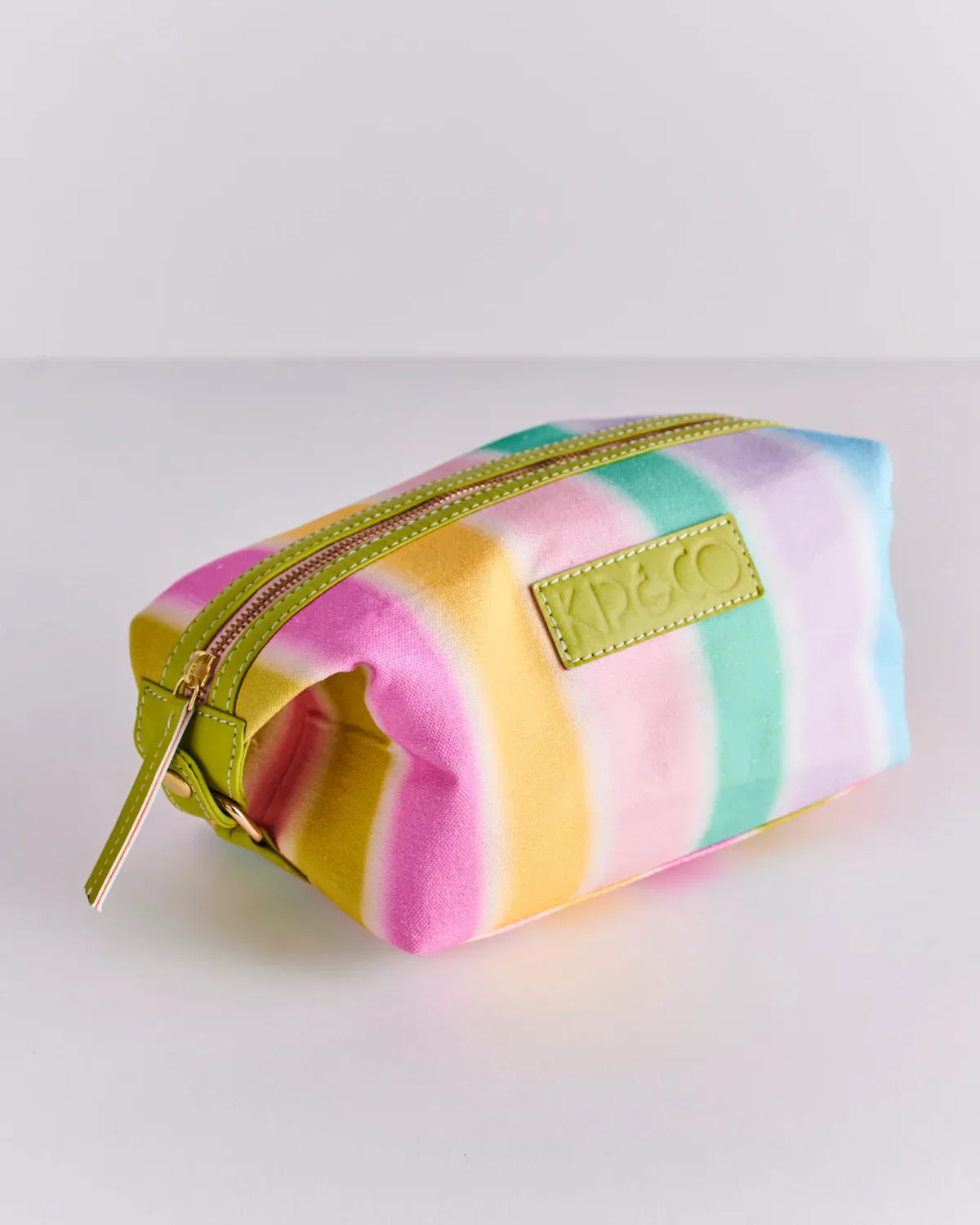 COLOUR CHAMELEON TOILETRY BAGS