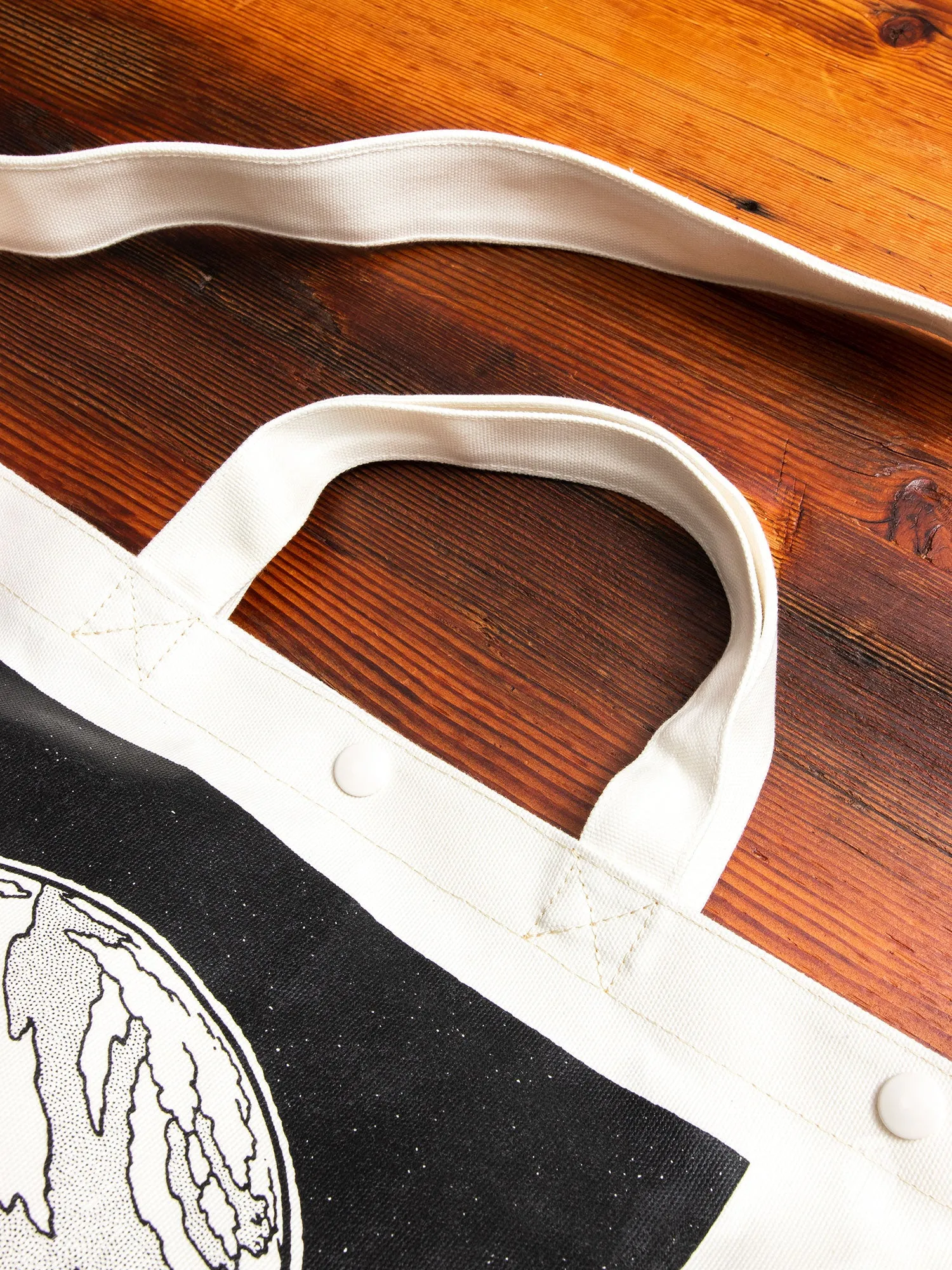 Graphique Tote Bag in Planet