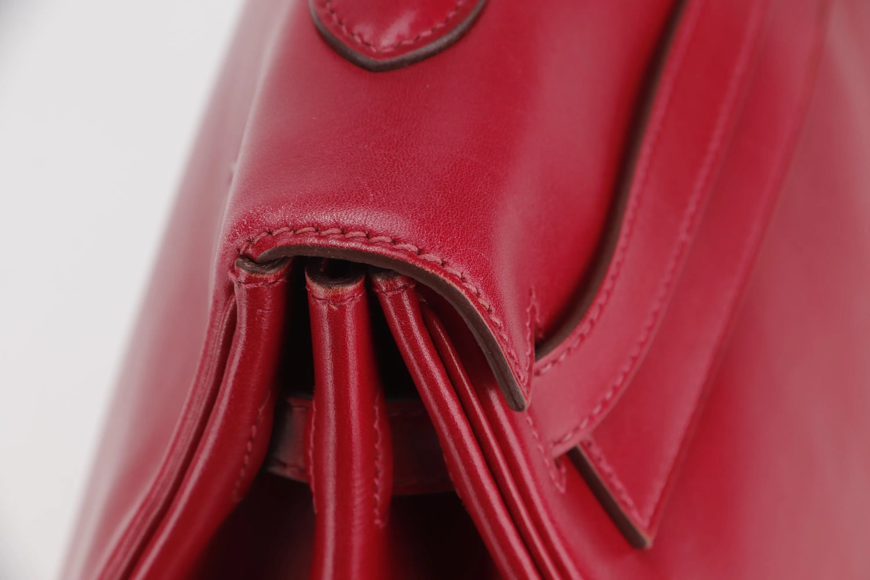 HERMES KELLY 35 (STAMP N) RED SWIFT LEATHER SILVER HARDWARE, WITH KEYS, LOCK, STRAP & DUST COVER