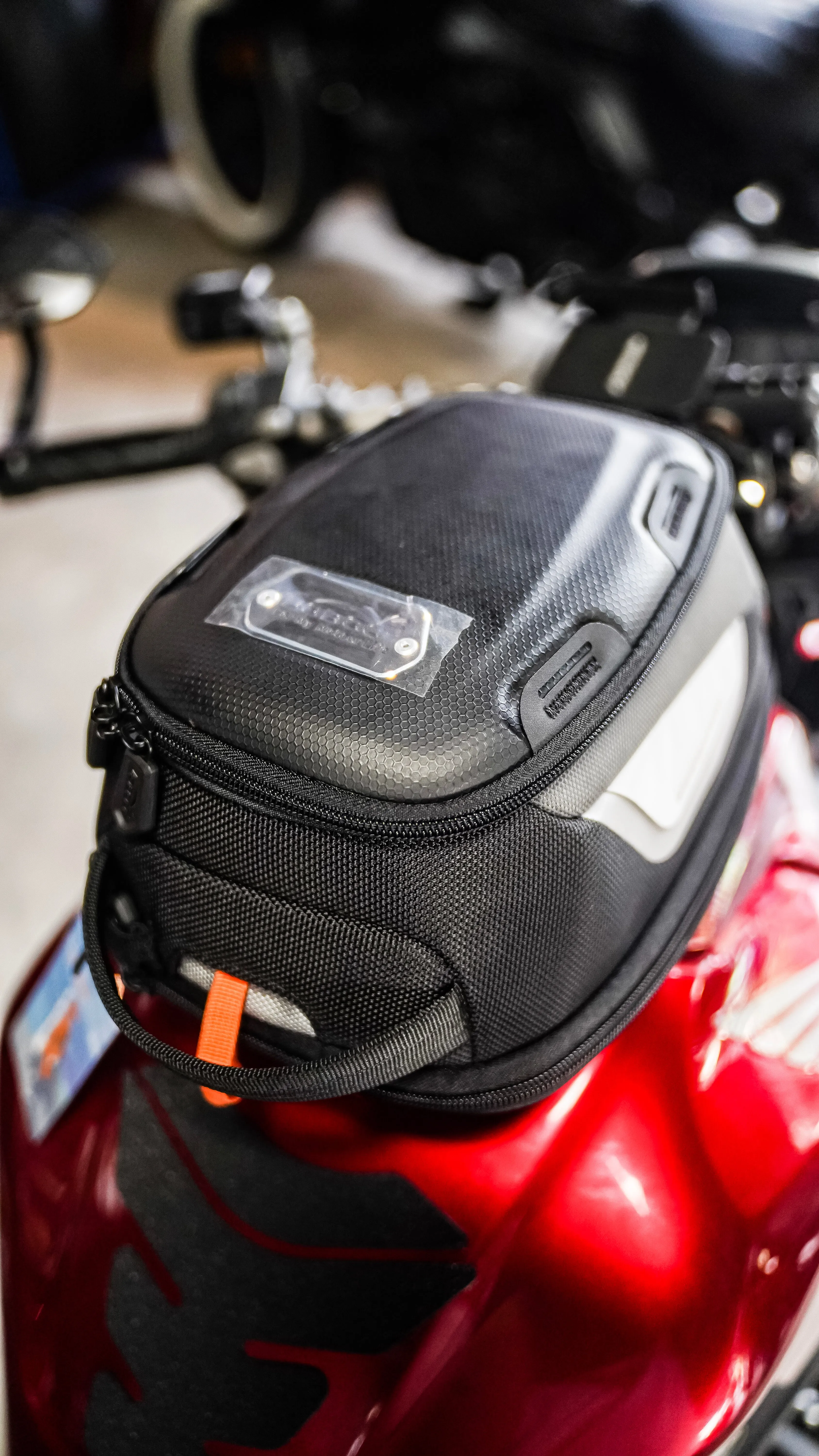 LOBOO TANK BAG (6.5 LITTERS)