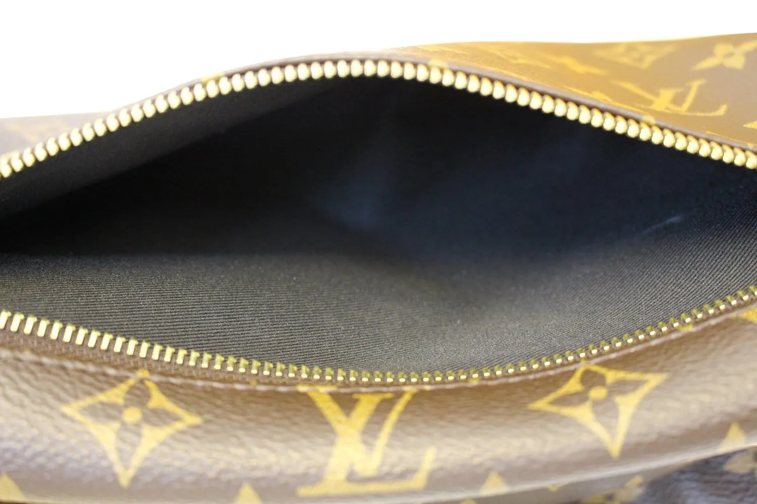 LOUIS VUITTON Monogram Canvas Bumbag MM MNG Crossbody Bag