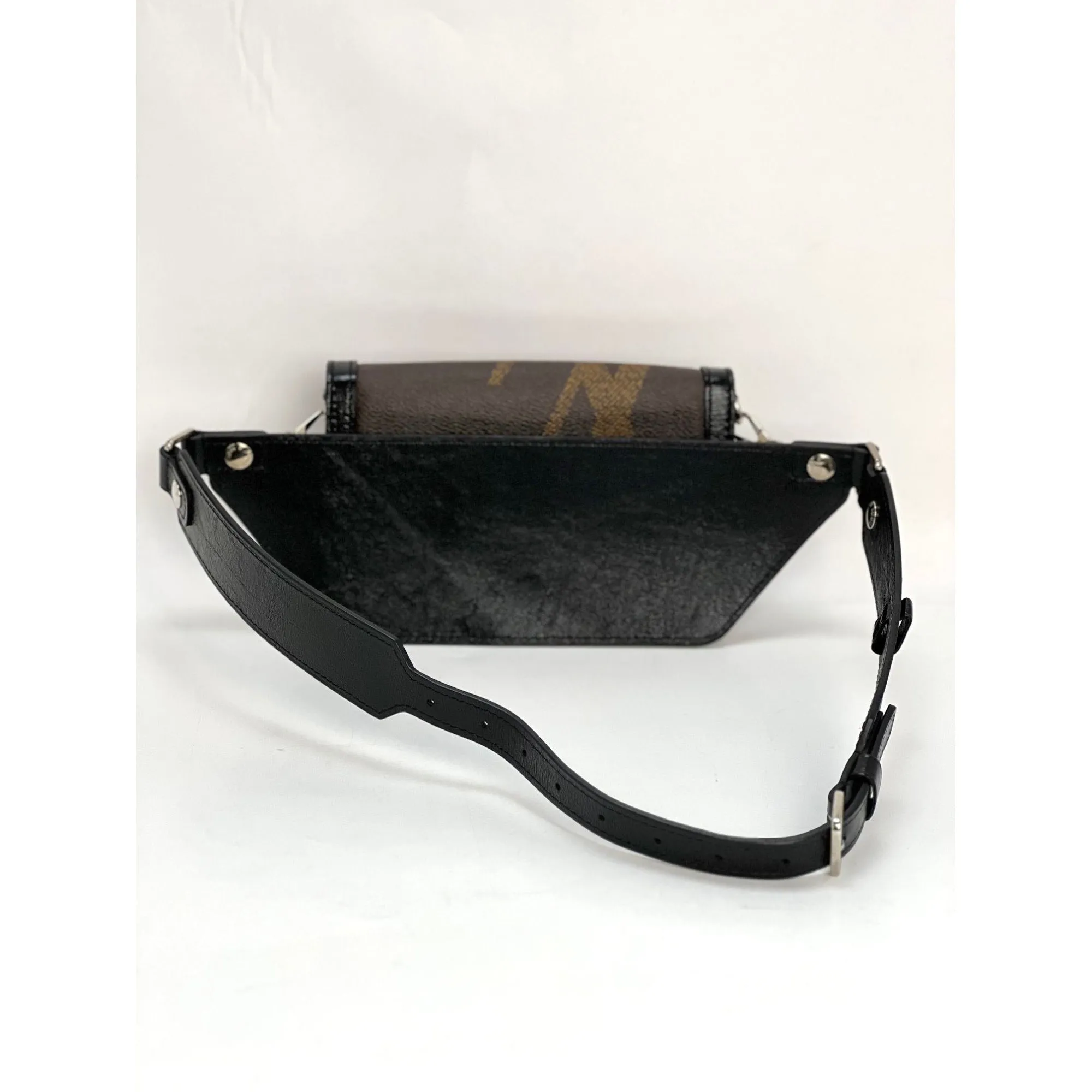 LOUIS VUITTON Reverse Giant Monogram Dauphine Belt Bumbag Clutch