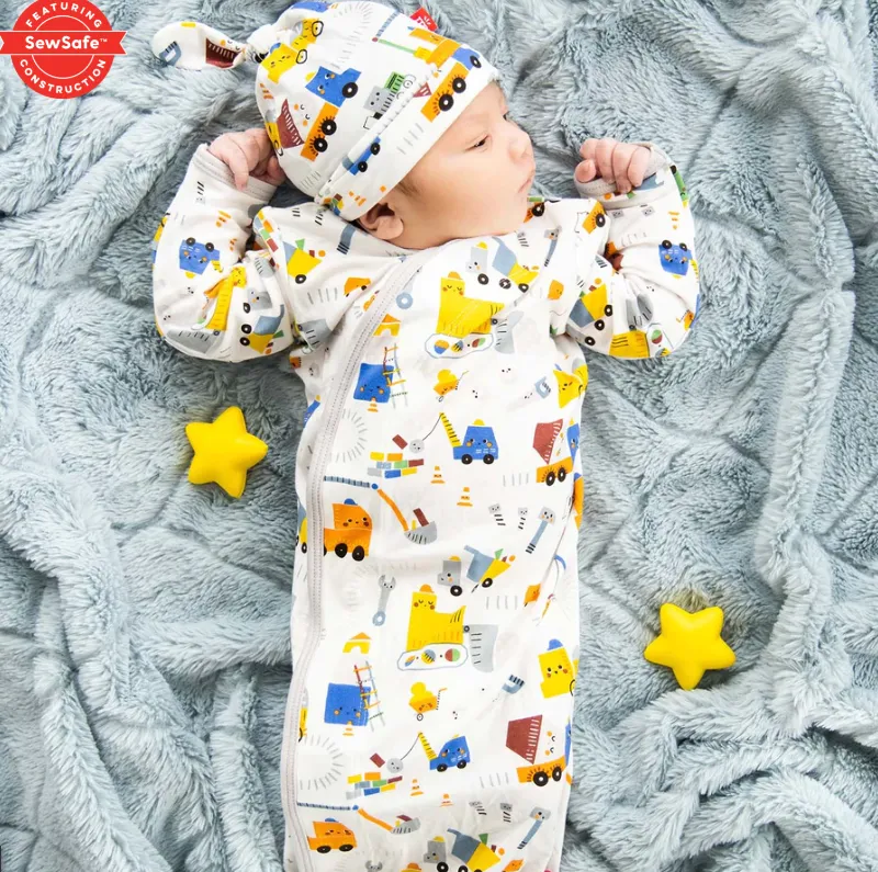 Magnetic Me Toe Zone Gown and Hat