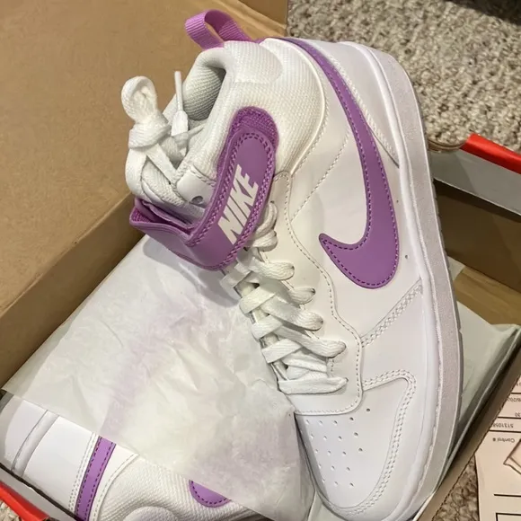 Nike BIG KID COURT BOROUGH 2 MID SNEAKER size US 5.5 EU 38