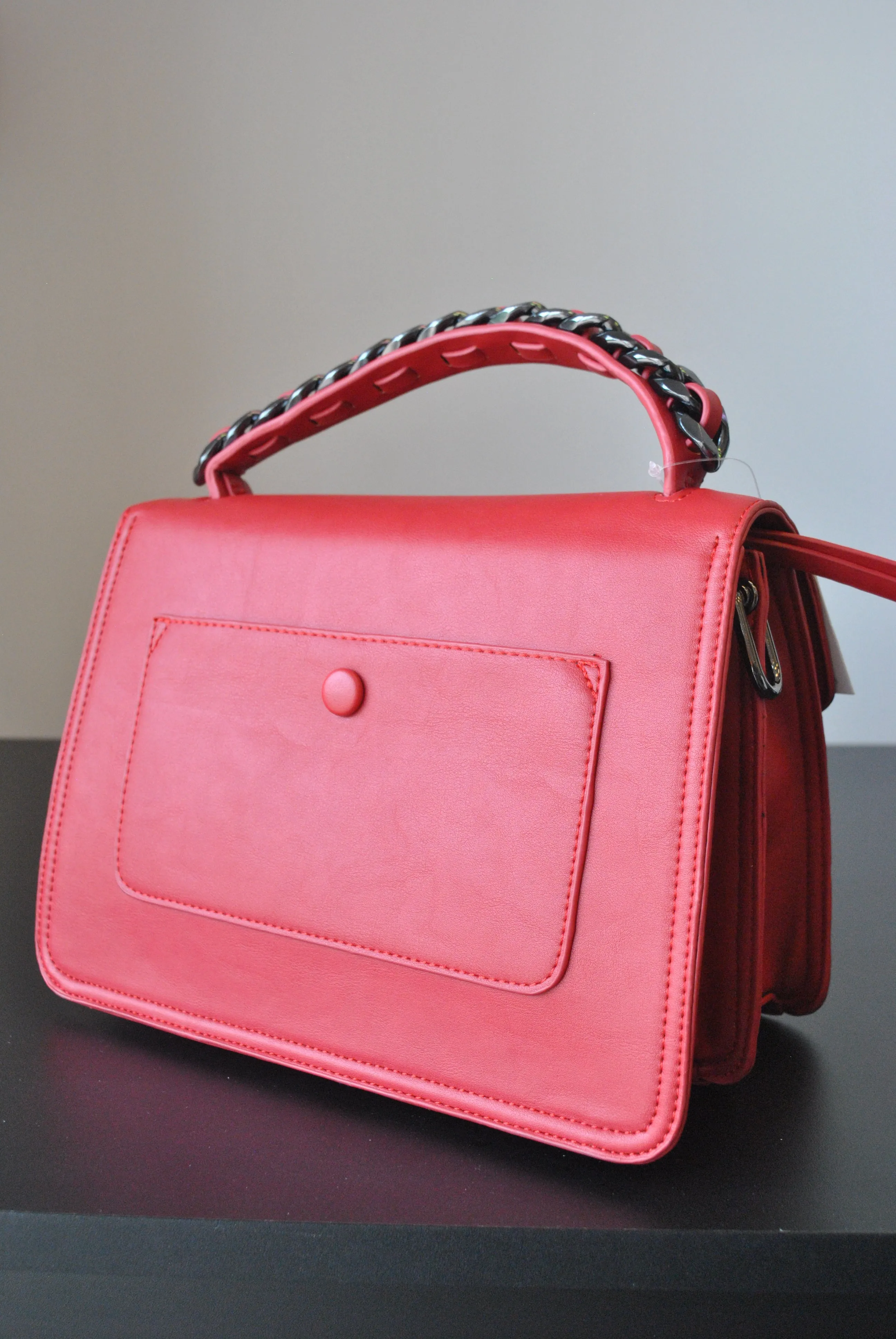 RED FAUX LEATHER SATCHEL / CROSSBODY HANDBAG WITH CHAIN DETAILS