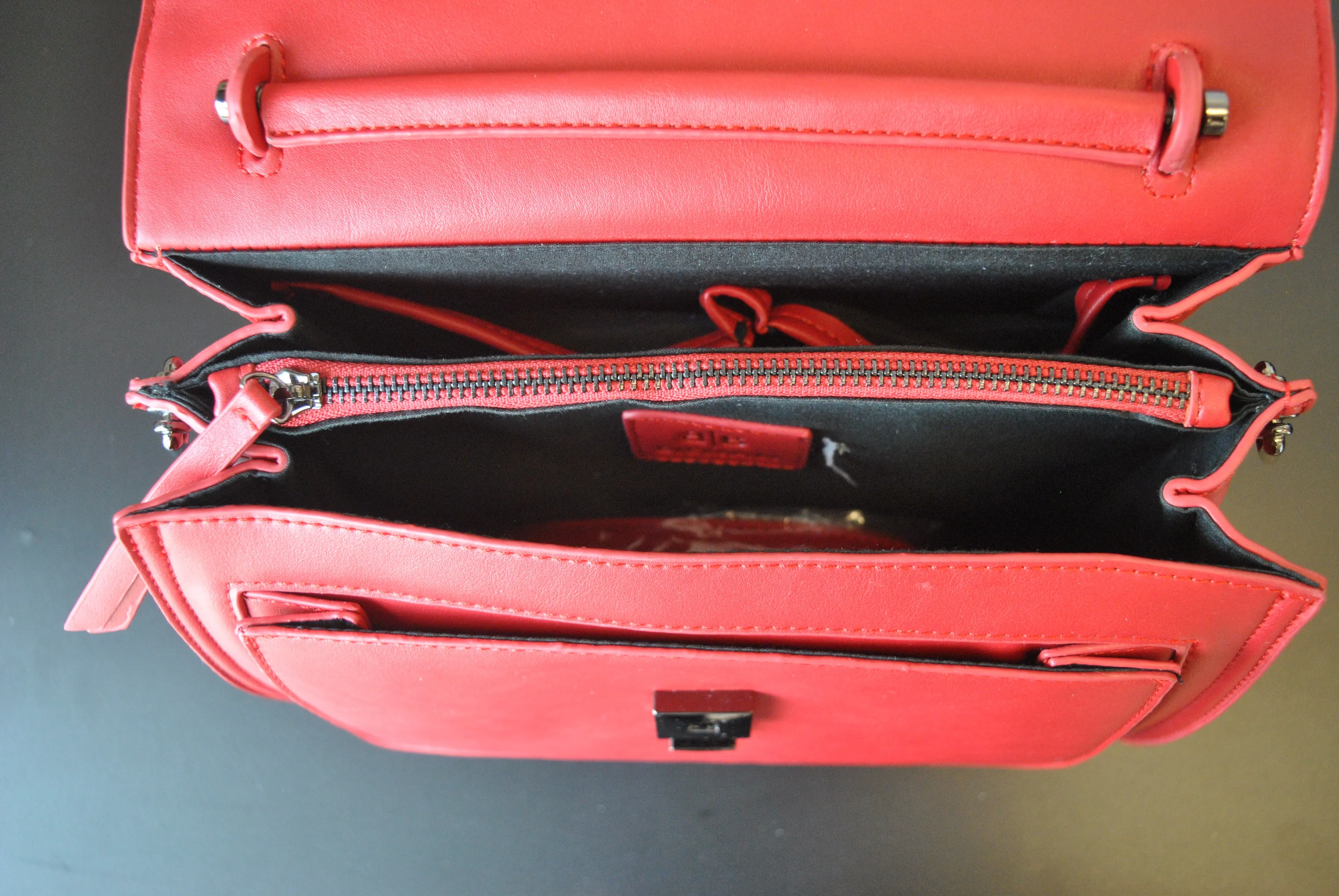 RED FAUX LEATHER SATCHEL / CROSSBODY HANDBAG WITH CHAIN DETAILS