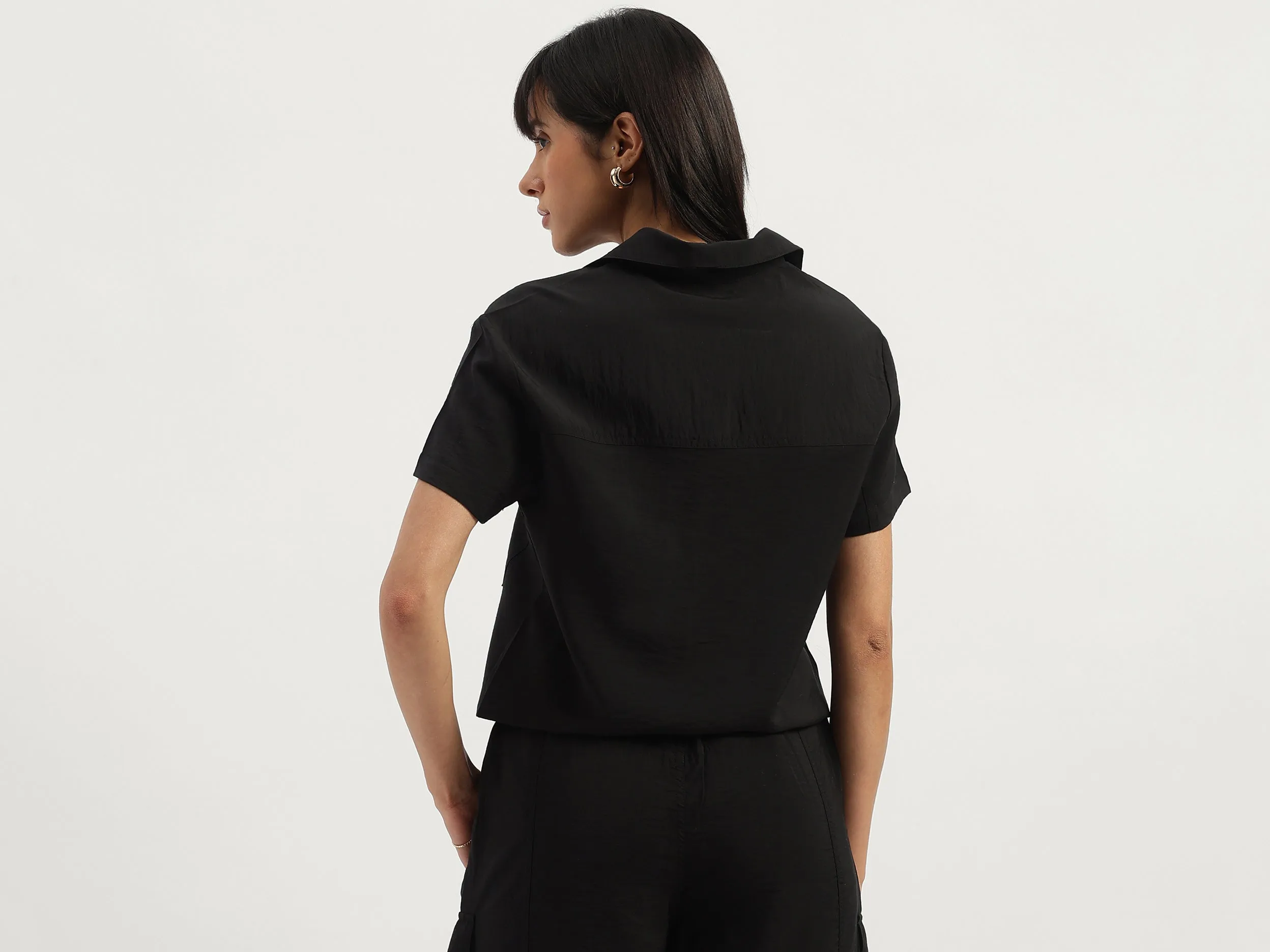 Spread Collar Solid Cinch At Waist Top