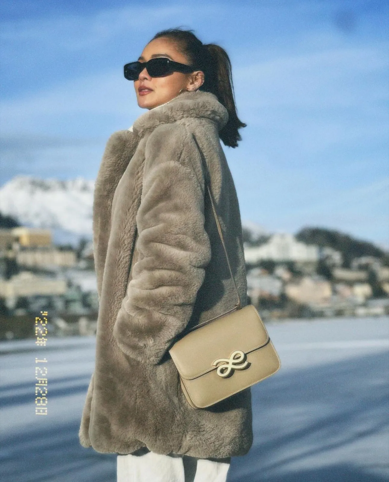 Timelessness 22 PU Gold