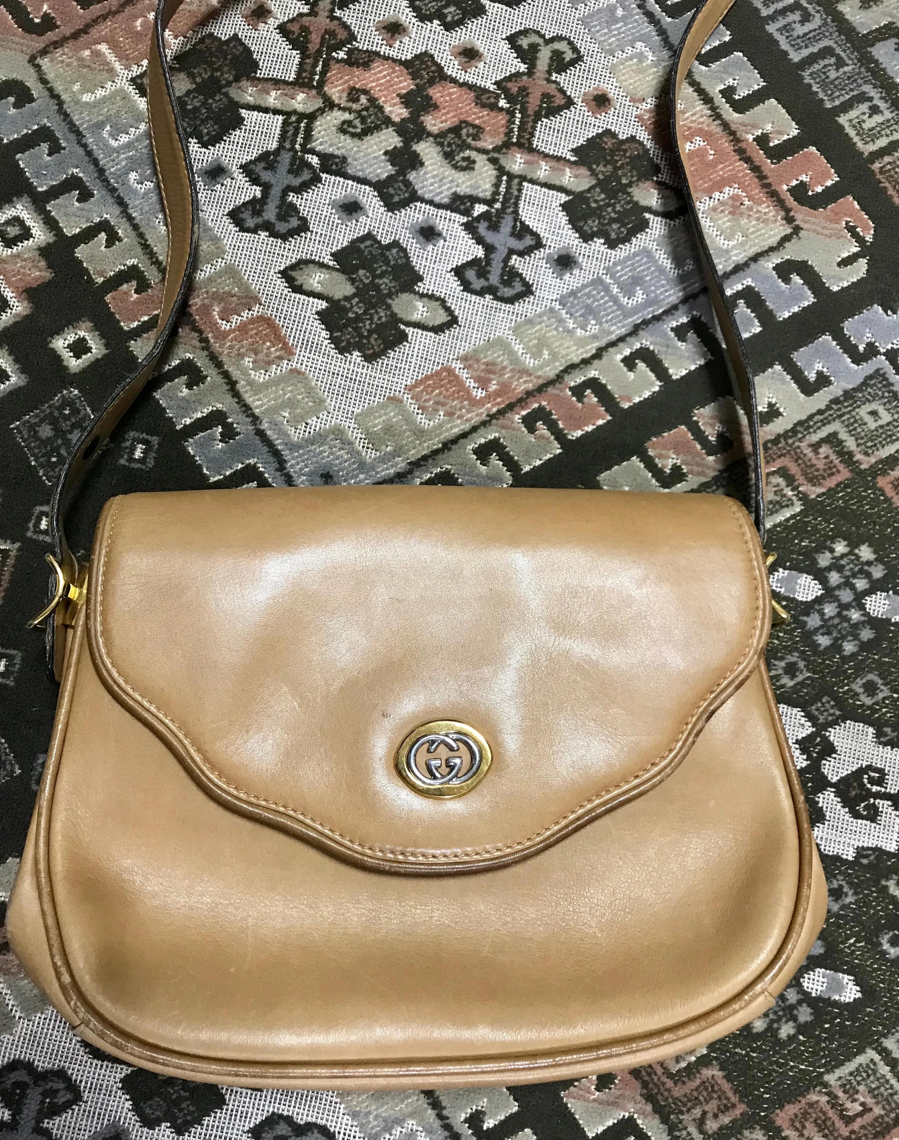 Vintage Gucci nude brown leather shoulder bag with golden and silver tone GG logo motif and wavy design flap. Classic purse. 060716r