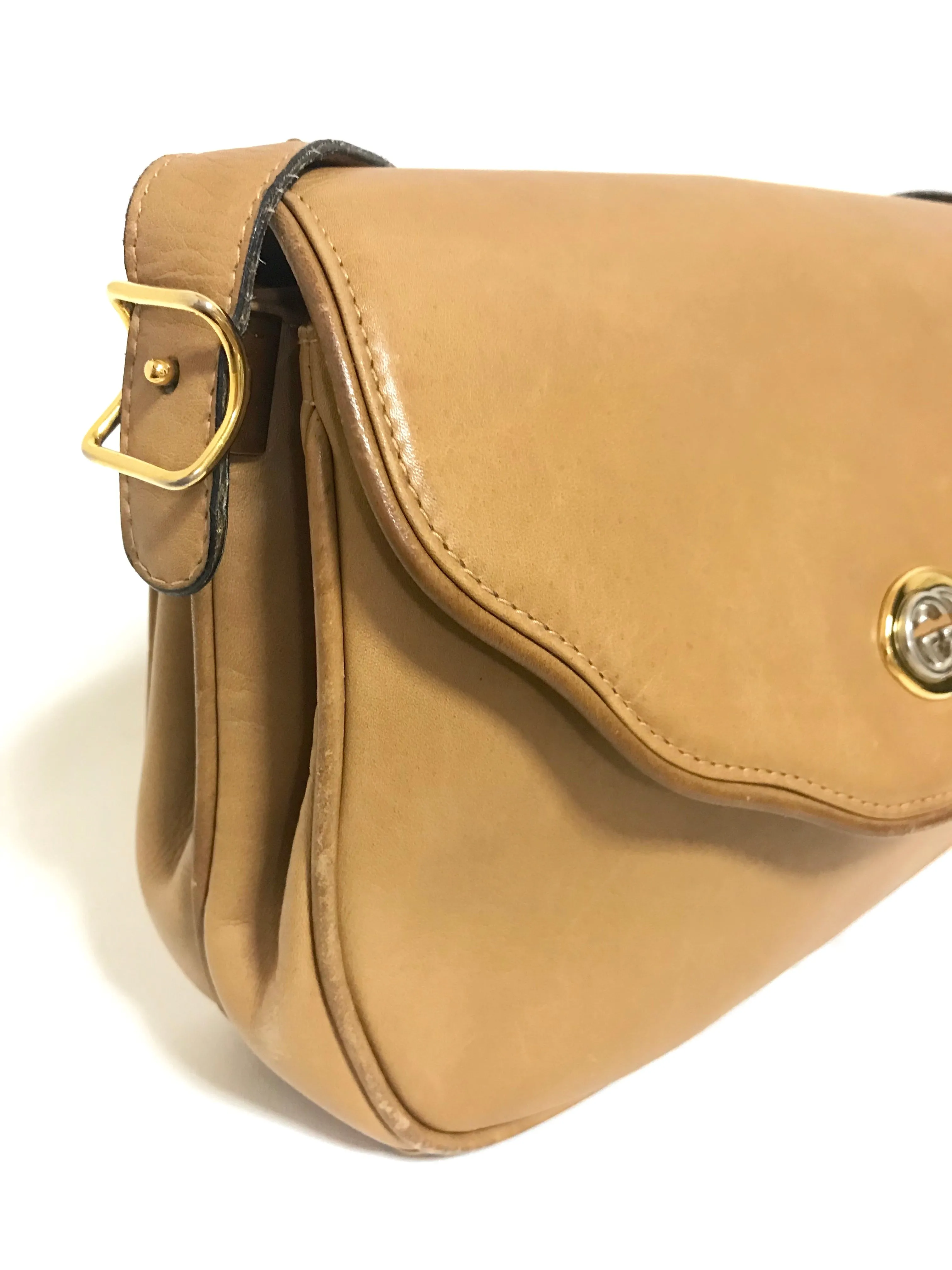 Vintage Gucci nude brown leather shoulder bag with golden and silver tone GG logo motif and wavy design flap. Classic purse. 060716r