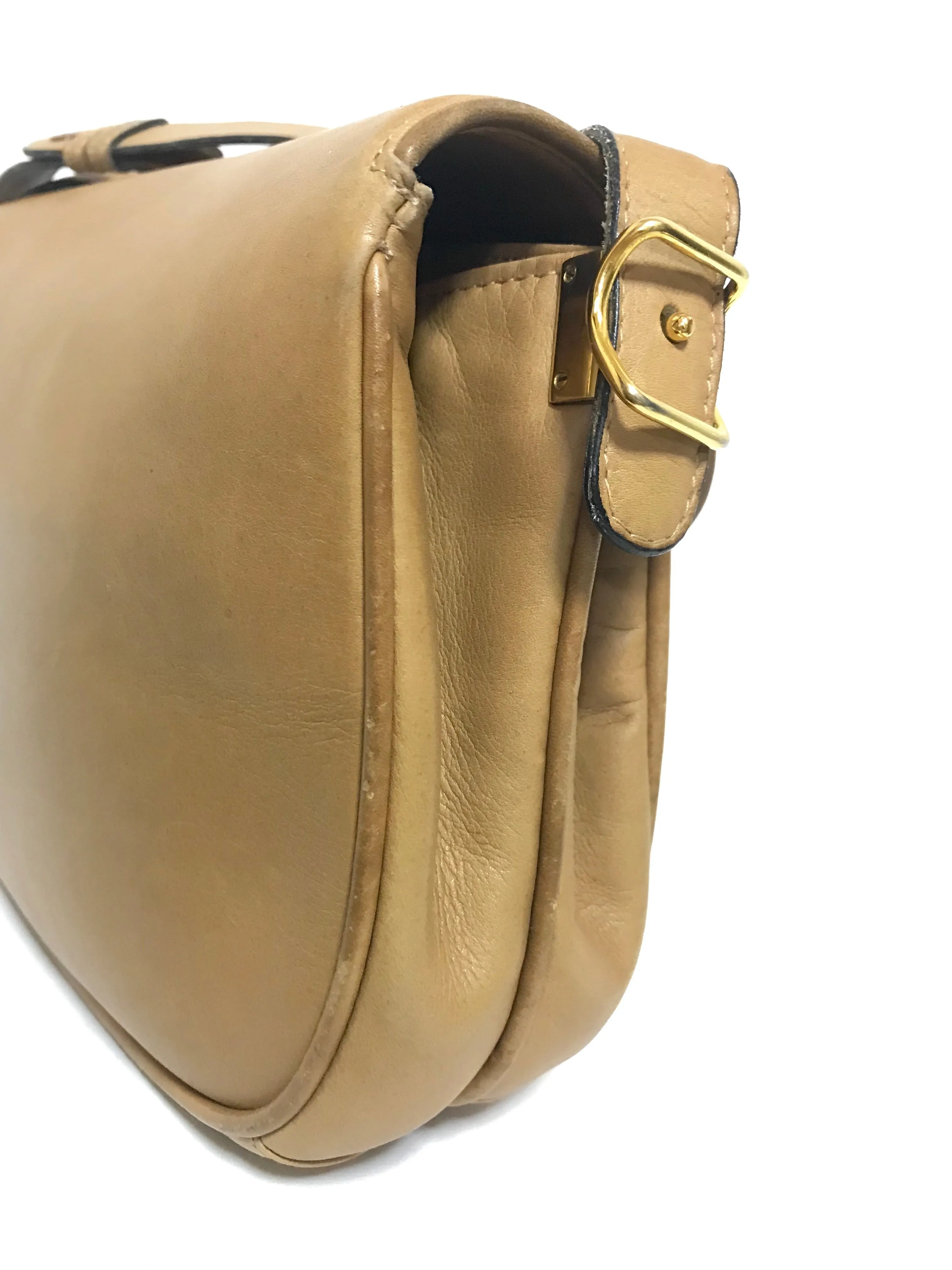 Vintage Gucci nude brown leather shoulder bag with golden and silver tone GG logo motif and wavy design flap. Classic purse. 060716r