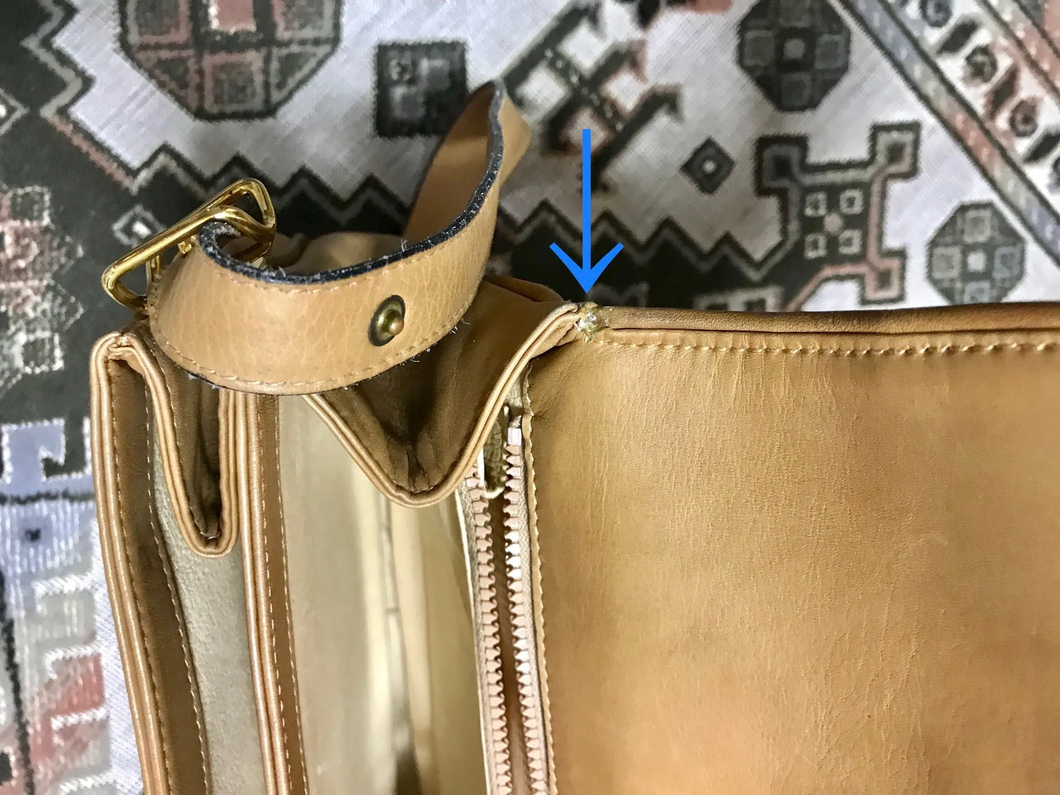 Vintage Gucci nude brown leather shoulder bag with golden and silver tone GG logo motif and wavy design flap. Classic purse. 060716r