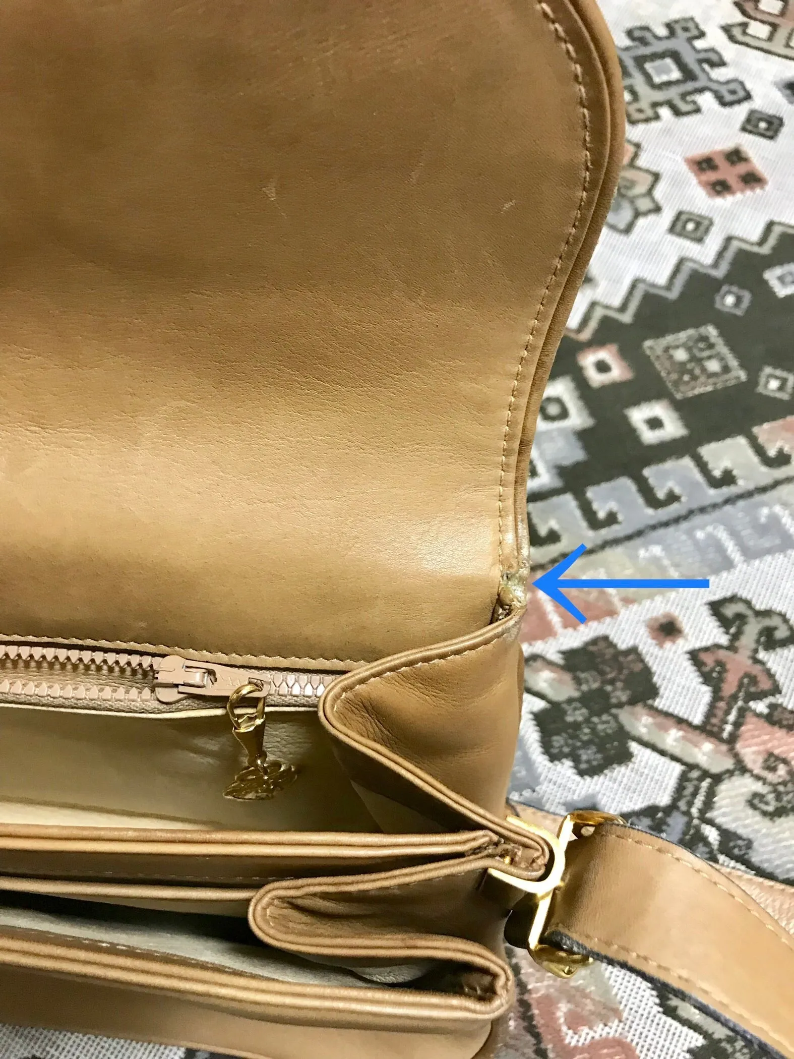 Vintage Gucci nude brown leather shoulder bag with golden and silver tone GG logo motif and wavy design flap. Classic purse. 060716r