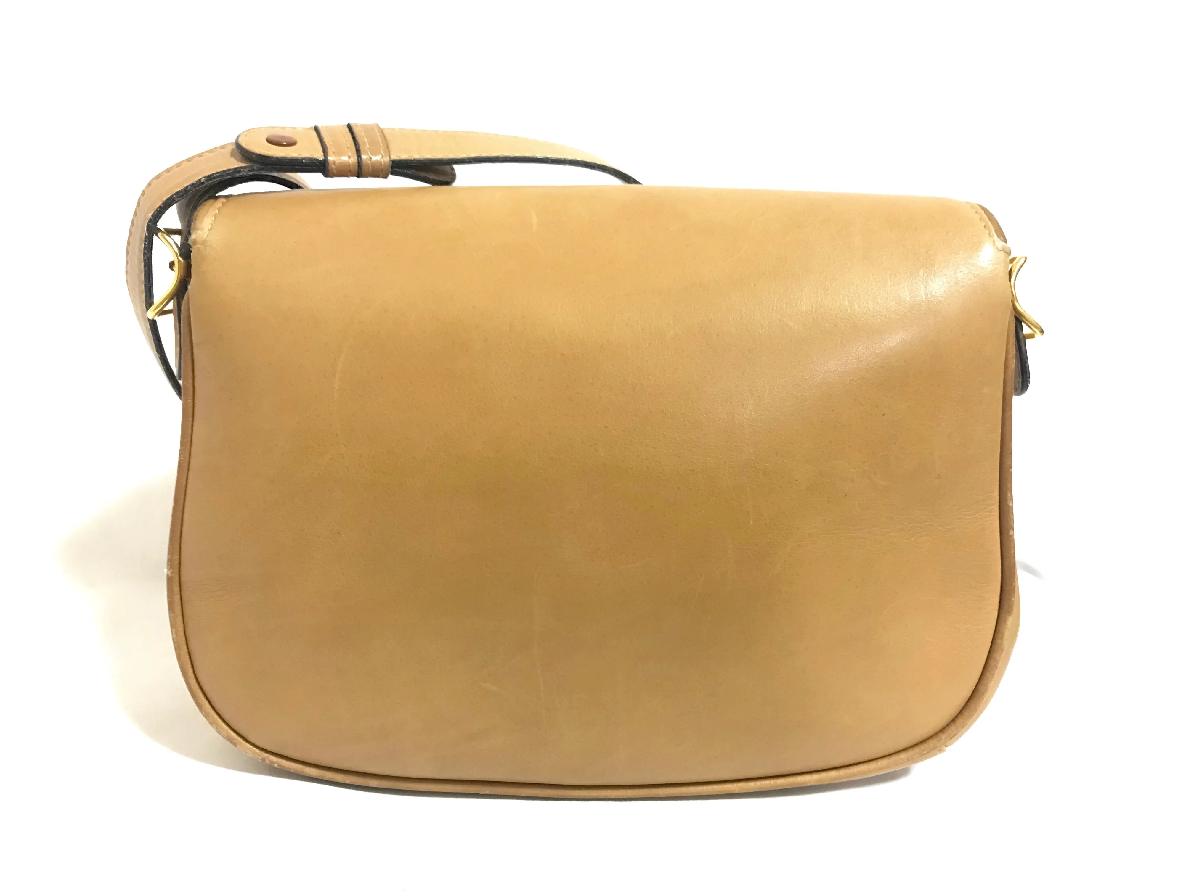 Vintage Gucci nude brown leather shoulder bag with golden and silver tone GG logo motif and wavy design flap. Classic purse. 060716r