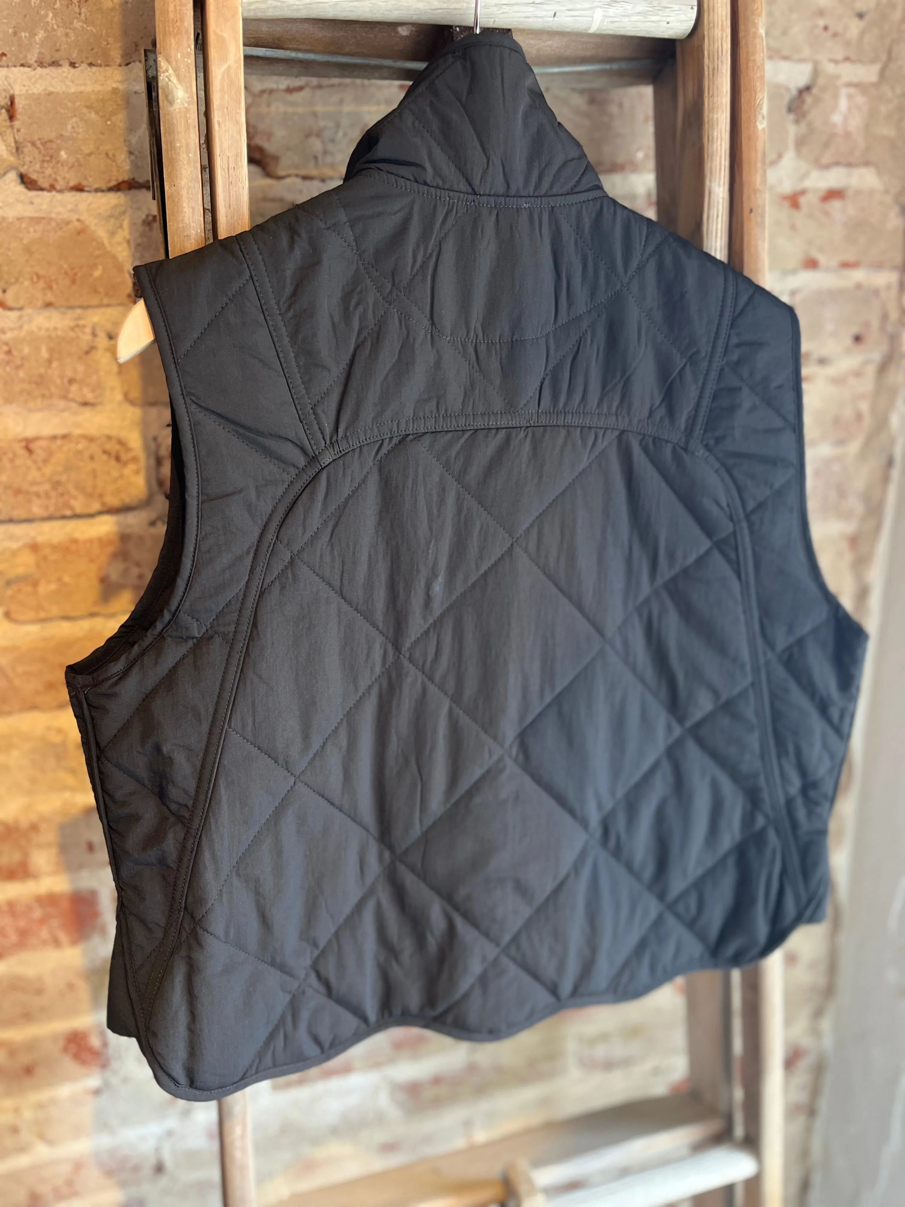 Wave Hem Quilted Vest- Black