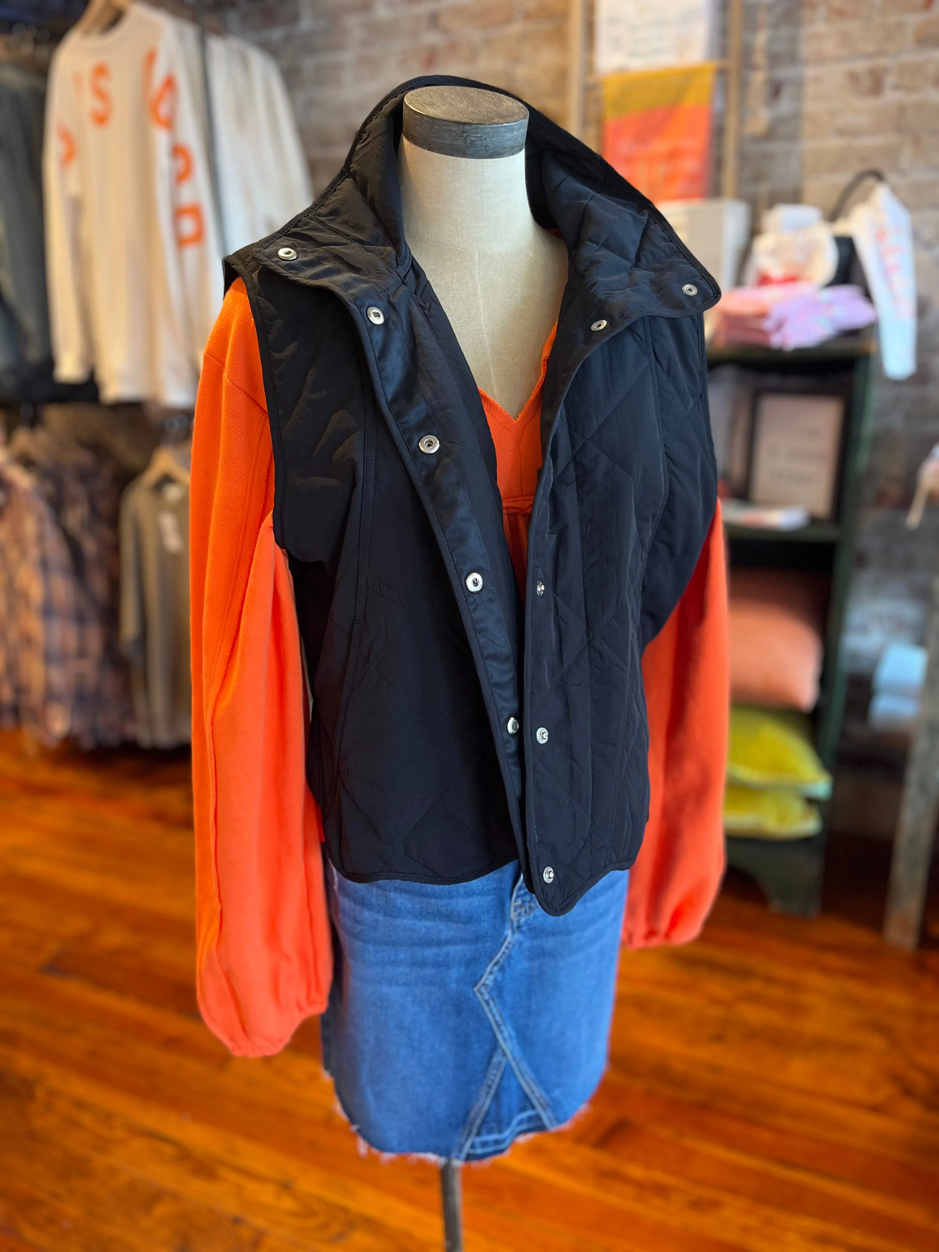 Wave Hem Quilted Vest- Black