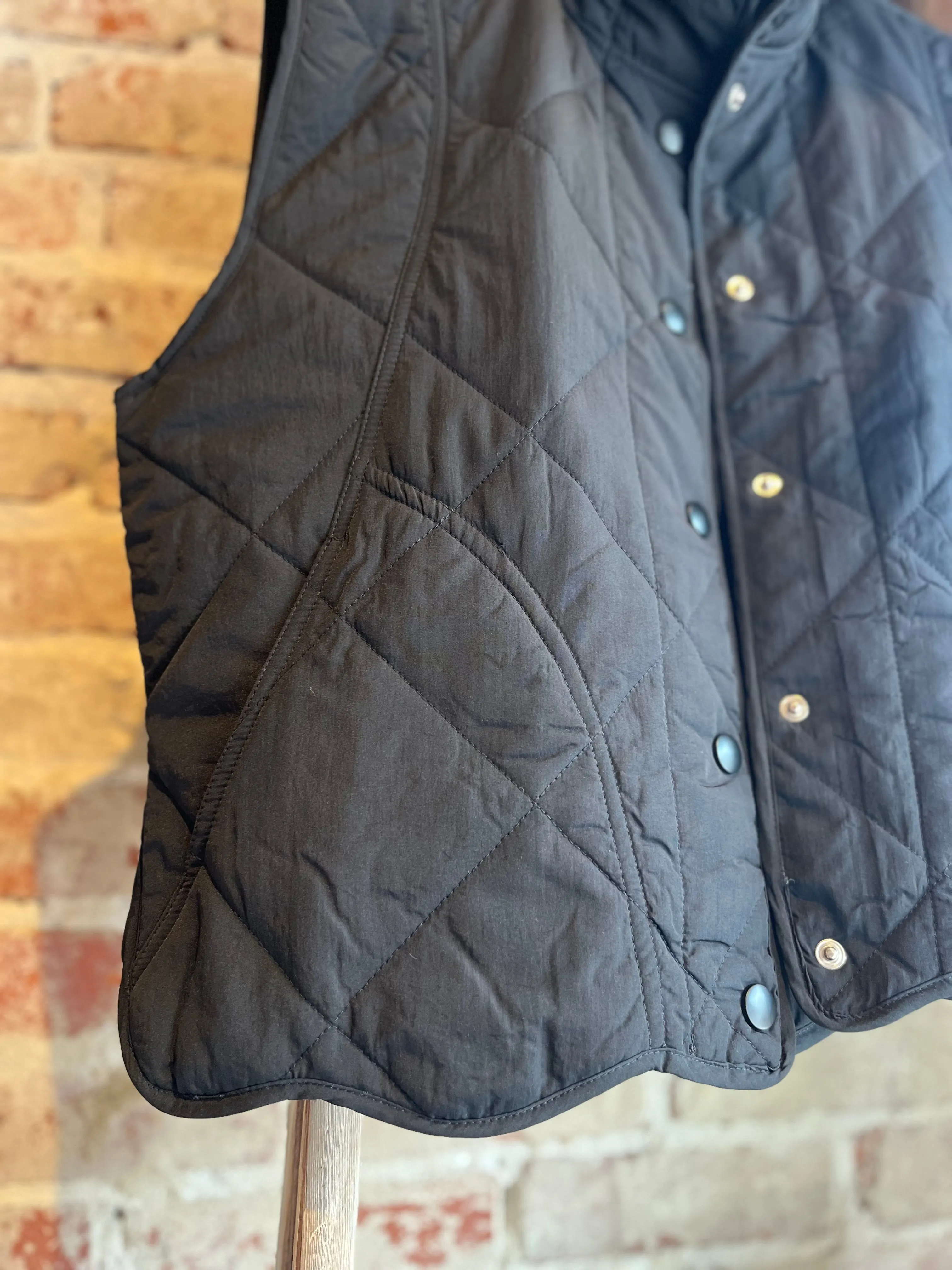 Wave Hem Quilted Vest- Black