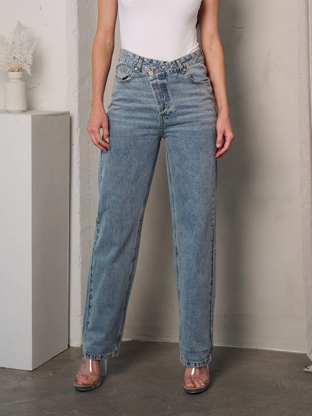 WOMEN'S ASYMETRICAL BUTTONS CLOSURE DENIM JEANS
