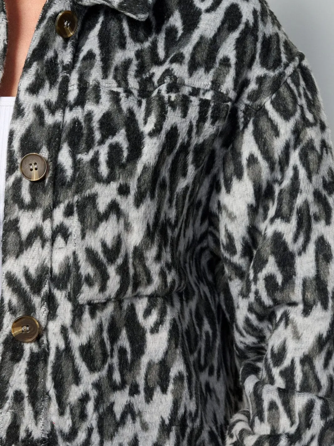 WOMEN'S LONG SLEEVE BUTTON CLOSURE POCKETS ANIMAL PRINT FUZZY JACKET