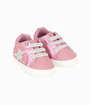 Zapatilla recién nacida con estrella